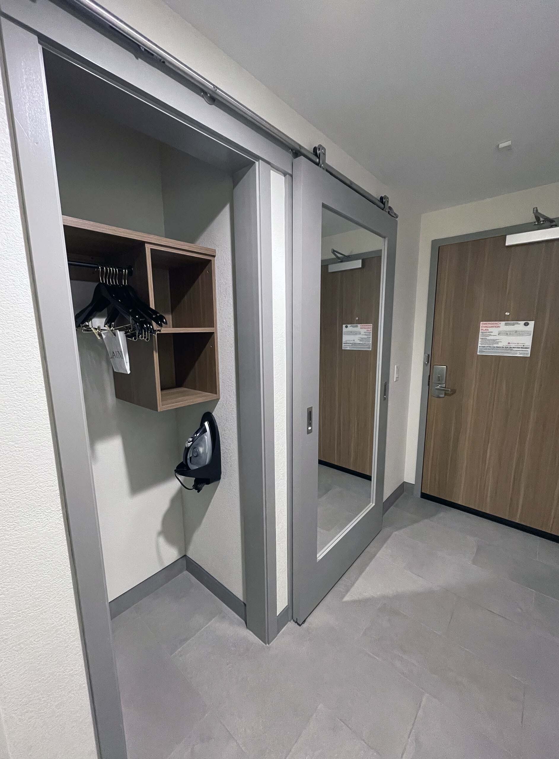 hampton-inn-corona-closet