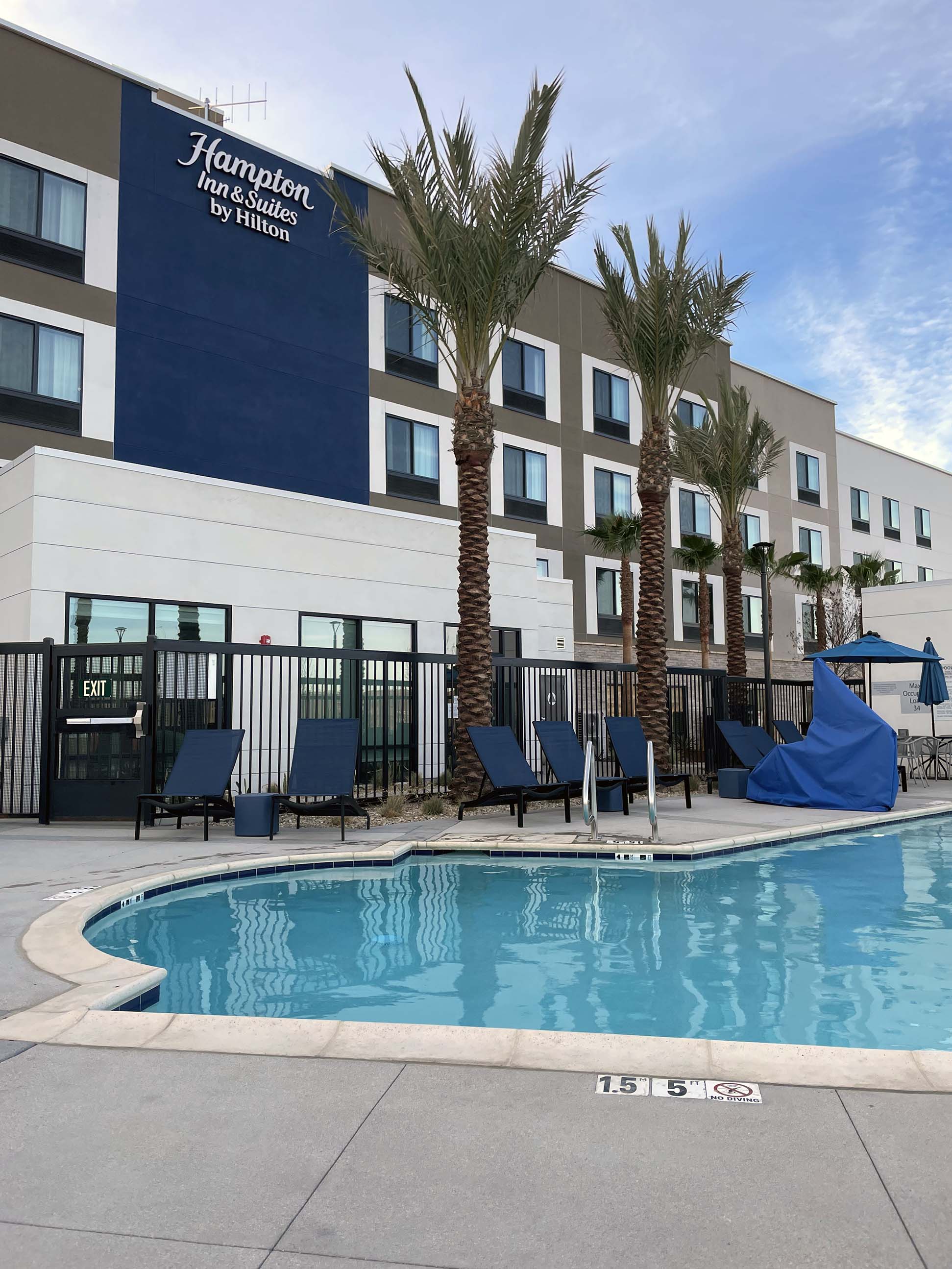 hampton-inn-corona-pool