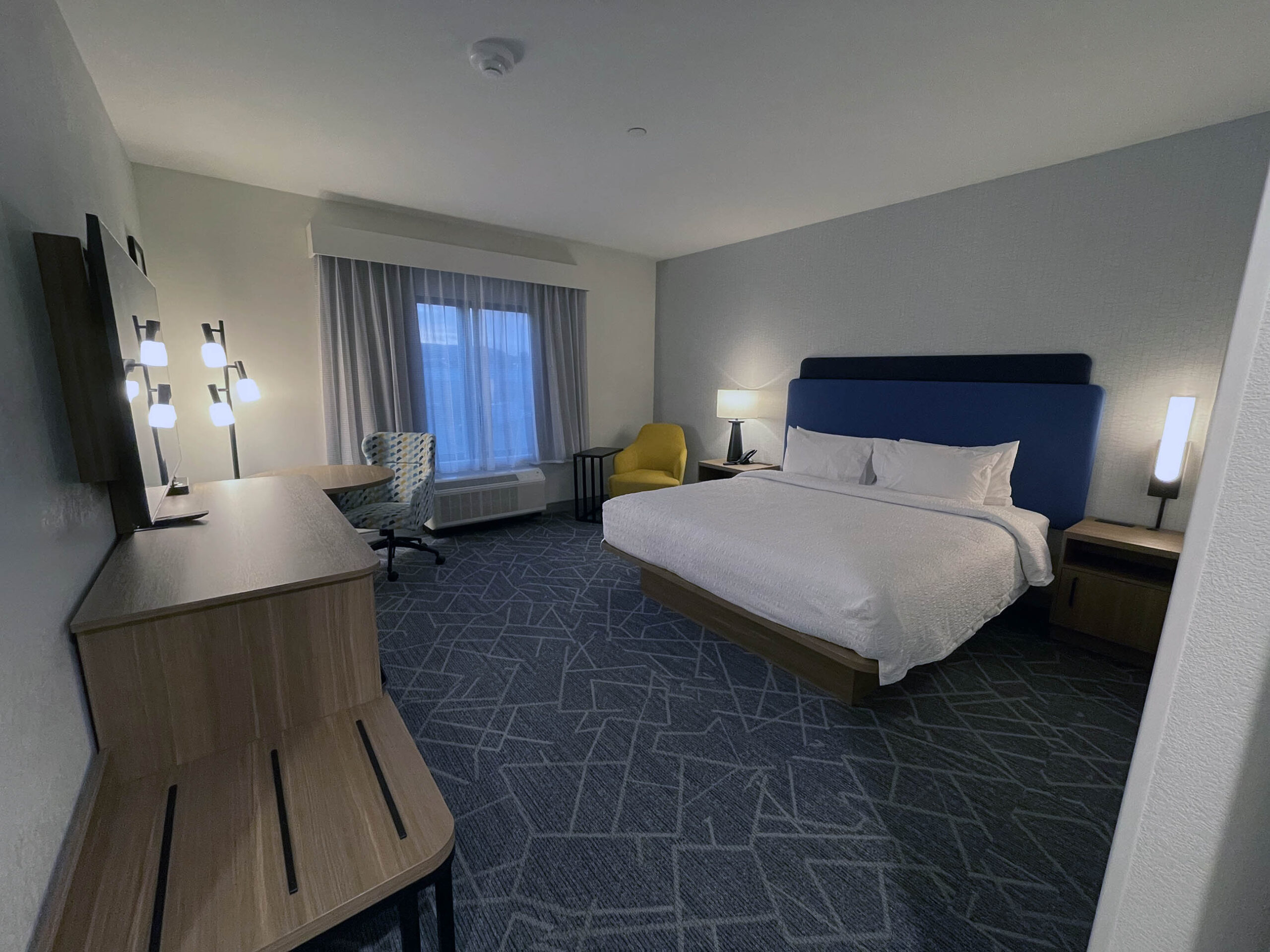 hampton-inn-corona-room